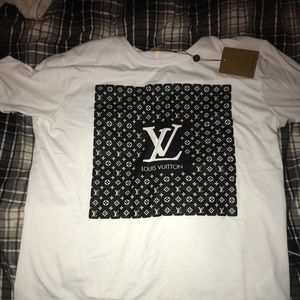 NEW Louis Vuitton Men’s luxury T-Shirt!